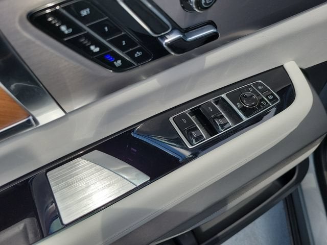 2027 Cadillac VISTIQ Luxury