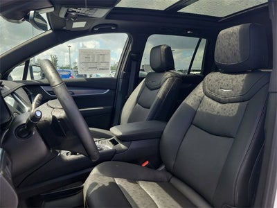 2025 Cadillac XT6 Luxury
