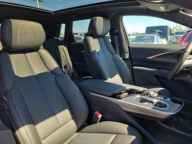 2025 Cadillac LYRIQ Luxury 1