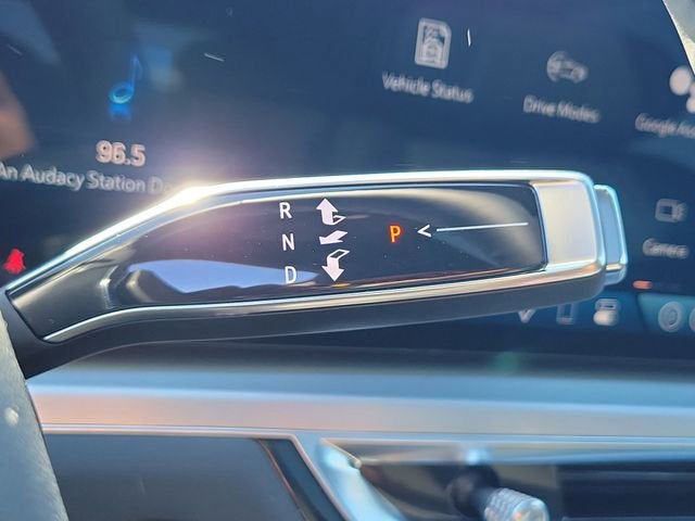 2025 Cadillac LYRIQ Luxury 1