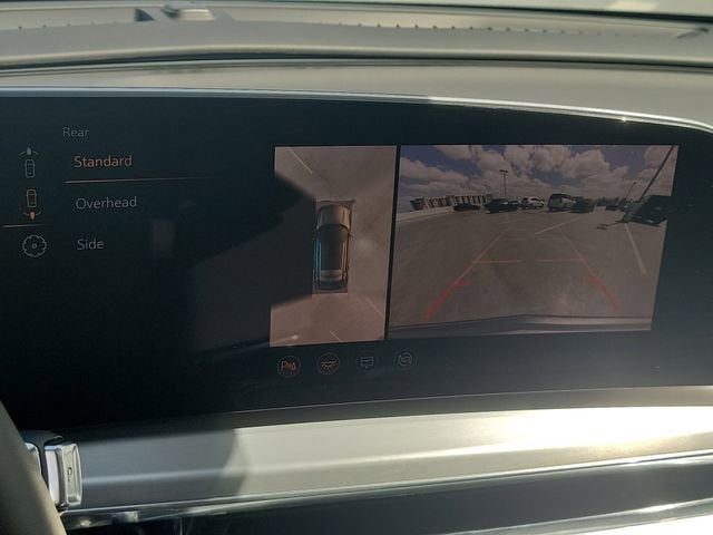 2025 Cadillac LYRIQ Luxury 2