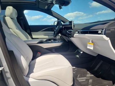 2025 Cadillac LYRIQ Luxury 2