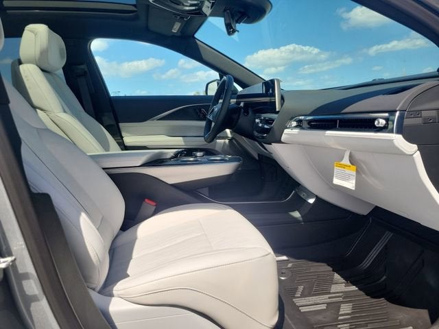 2025 Cadillac LYRIQ Luxury 2
