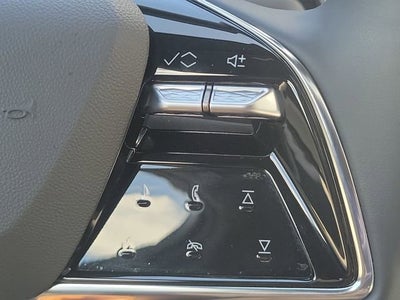 2025 Cadillac LYRIQ Luxury 2