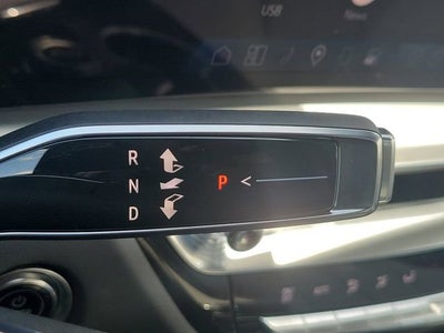 2025 Cadillac LYRIQ Luxury 2