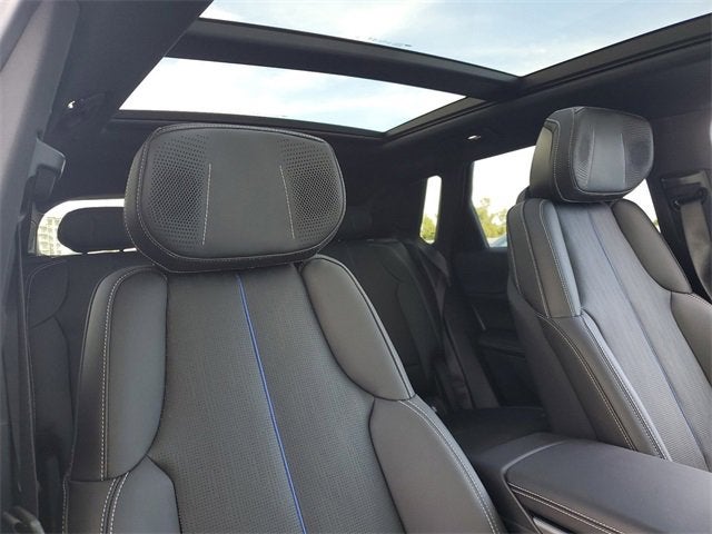 2025 Cadillac LYRIQ Luxury 2