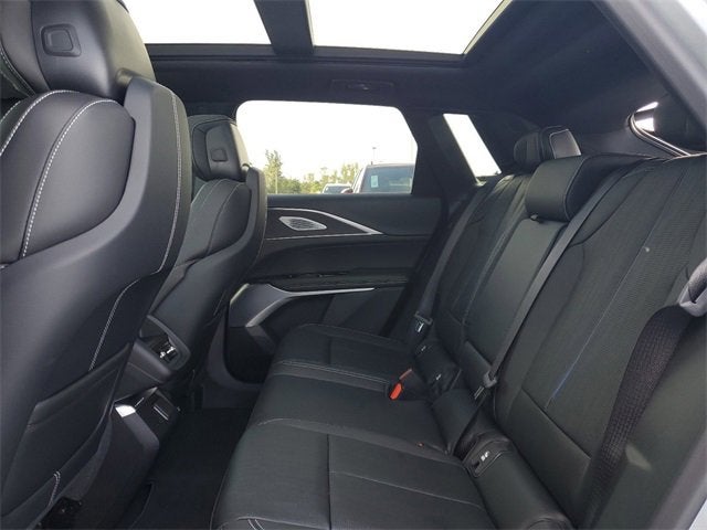 2025 Cadillac LYRIQ Luxury 2