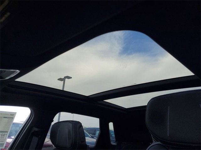 2025 Cadillac LYRIQ Luxury 2