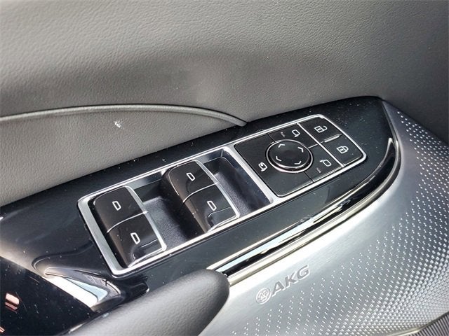 2025 Cadillac LYRIQ Luxury 2