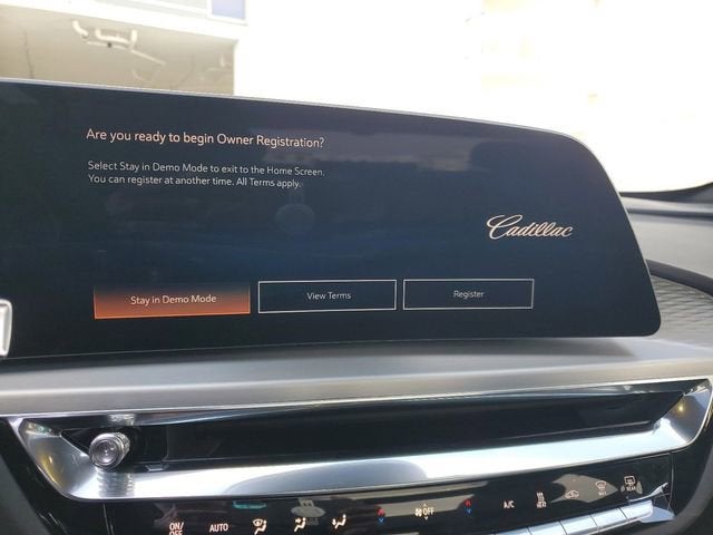 2025 Cadillac LYRIQ Luxury 2