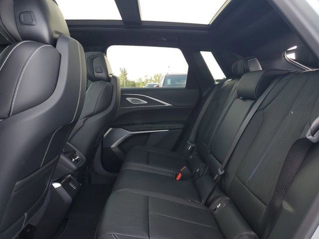 2025 Cadillac LYRIQ Luxury 2