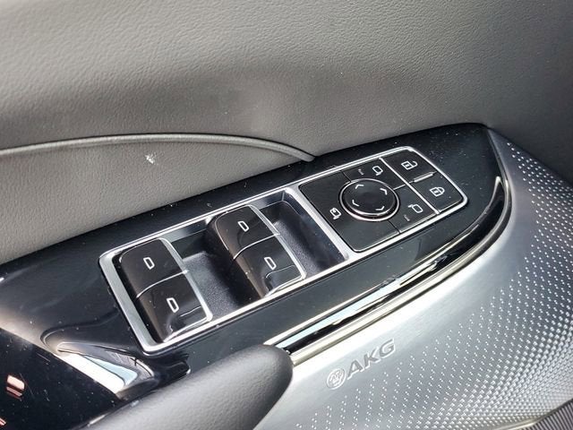 2025 Cadillac LYRIQ Luxury 2