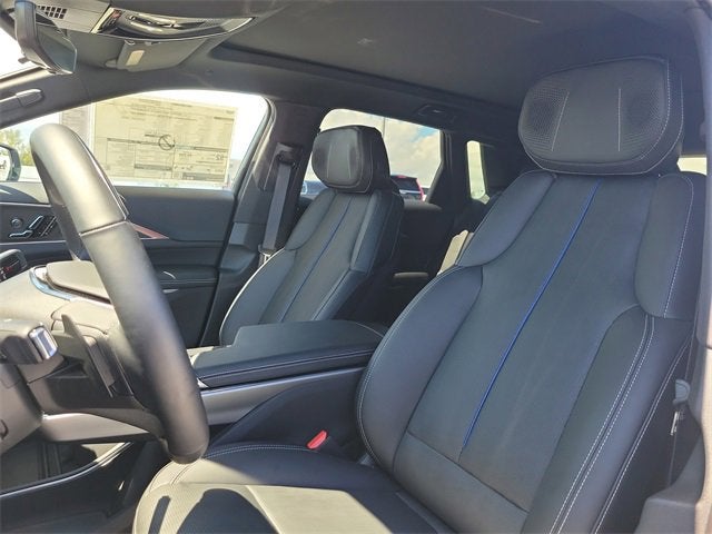 2025 Cadillac LYRIQ Luxury 3