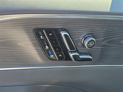 2025 Cadillac LYRIQ Luxury 3