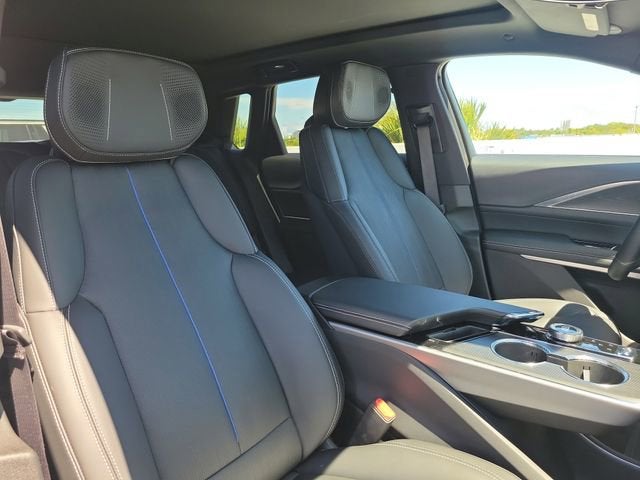 2025 Cadillac LYRIQ Luxury 3