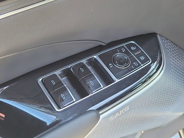 2025 Cadillac LYRIQ Luxury 3