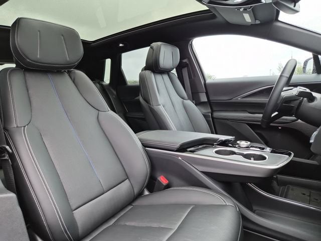 2025 Cadillac LYRIQ Sport 1