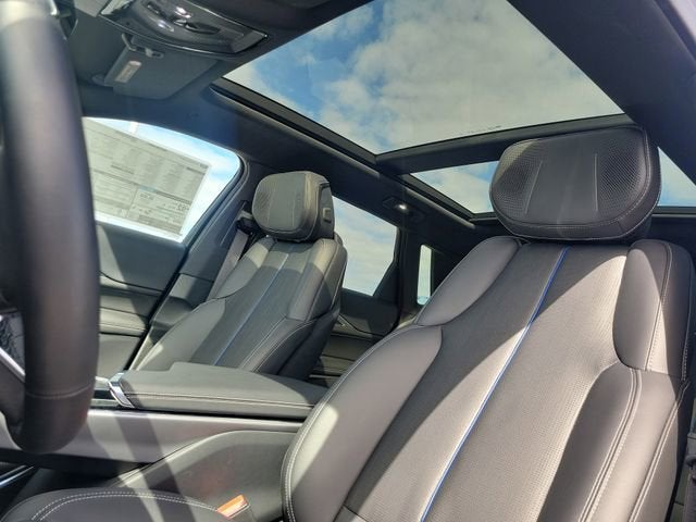 2025 Cadillac LYRIQ Sport 3