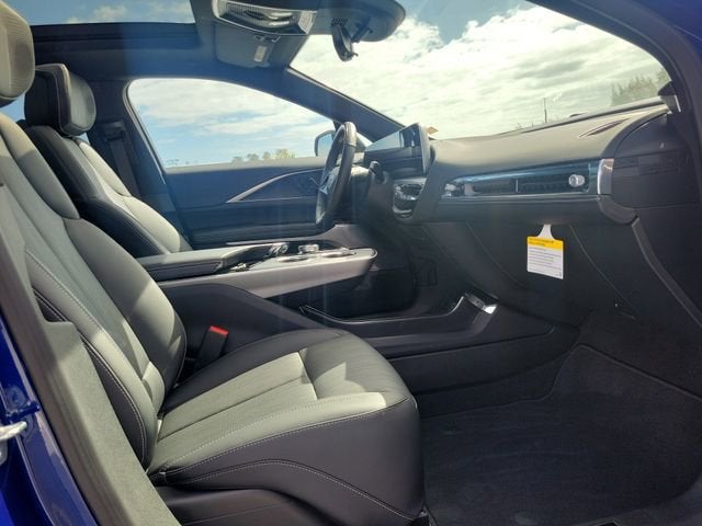 2025 Cadillac LYRIQ Sport 3
