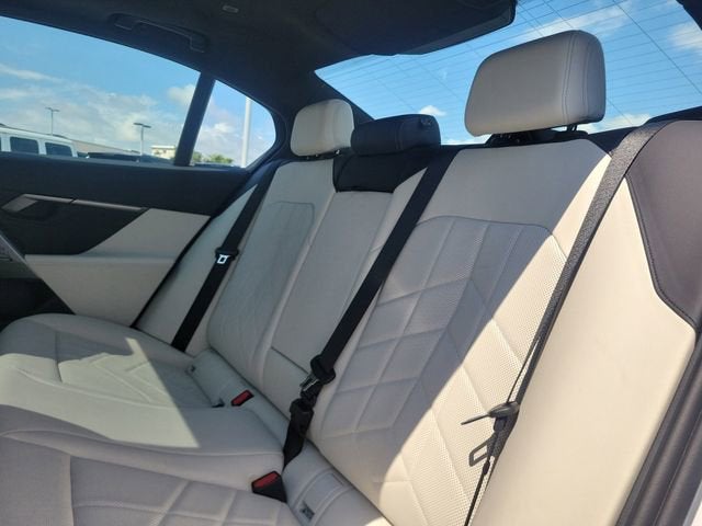 2024 BMW 5 Series 530i