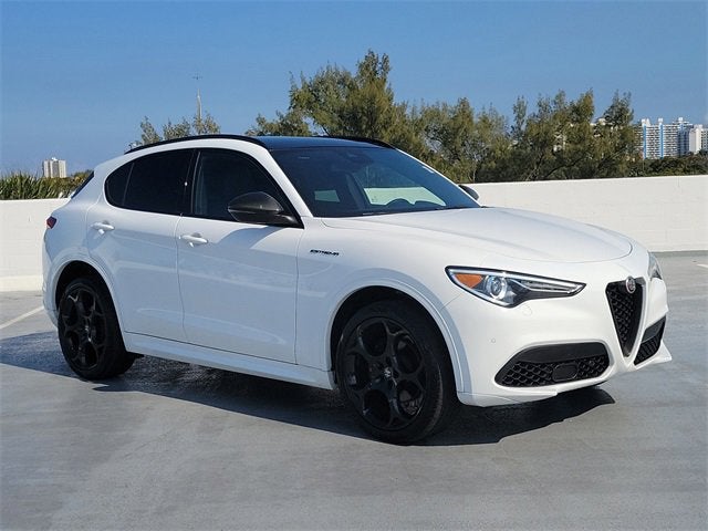 2023 Alfa Romeo Stelvio Estrema